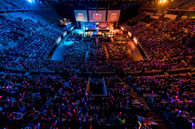 更是她在职 更是她在职