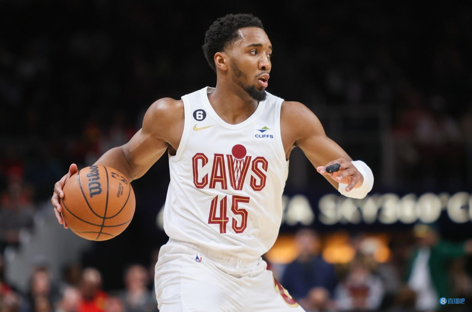 周边与社媒 周边与社媒